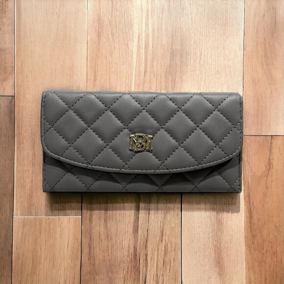 Badgley Mischka Handbags - NWT! Badgley Mischka Grey Quilted Card Holder Wallet